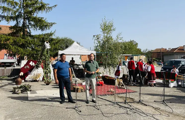  Втори фолклорен фестивал “Хоро се вие, песен се пее в Костелево”