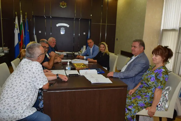 Нови колективни трудови договори за администрацията и „Култура и туризъм“ в Бургас