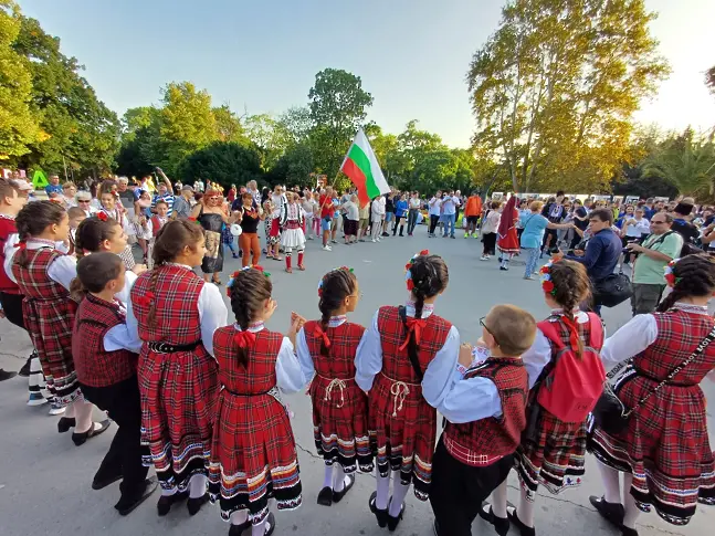 Варна почете 115 години от обявяването на Независимостта (СНИМКИ) 