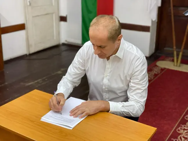 За Вярата в доброто, за по-силен и лъчезарен Кюстендил 13 партии и коалиции издигат Петър Паунов за кмет