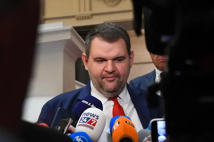Пеевски: ДПС не може да бъде балансьор между ГЕРБ и ПП-ДБ за местните избори