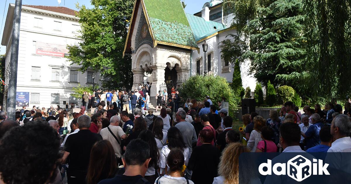 Свещеници дадоха 24 часов срок за отваряне на Руската църква Свети