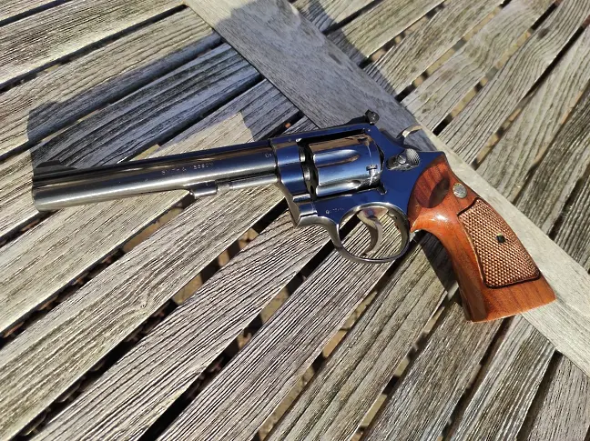 Полицията  откри и иззе револвер от жилището на мъж от Монтана