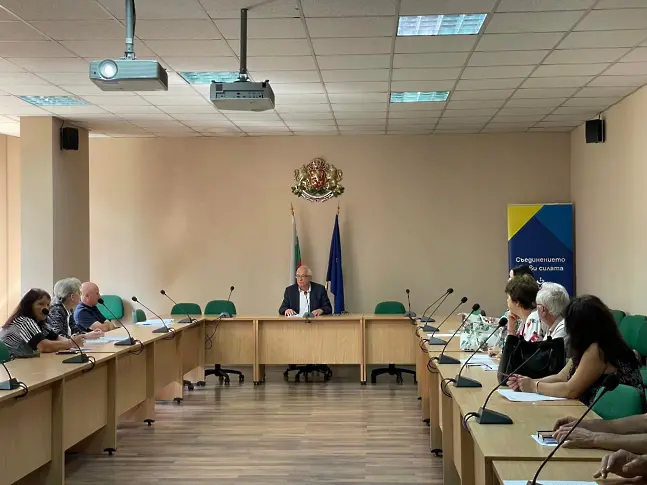 Средно на 1 жител в областта се падат 4,06 прегледа от медицински специалист
