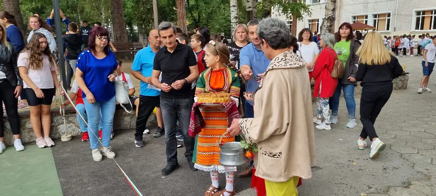 Откриха спортна площадка в двора на ОУ „Проф. Марин Дринов“