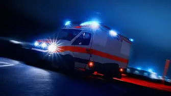 Шофьор загина при челен сблъсък между кола и микробус край Варна