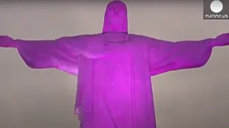 Статуята Христос Спасител в Рио де Жанейро се освети в розово, по случай месеца за борба с рака (видео)
