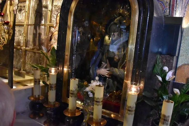 Днес Православната църква отбелязва Покров Богородичен