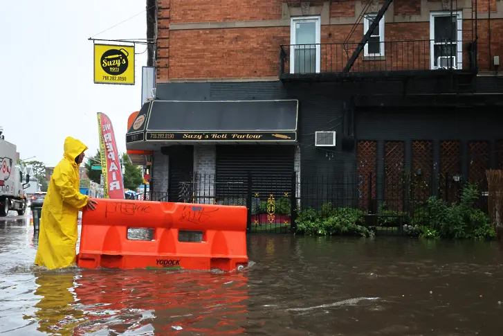 Наводнение в Ню Йорк 