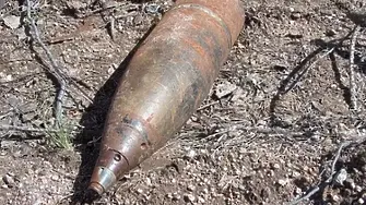 Унищожават граната и снаряд, открити при ремонтни дейности в Пловдив