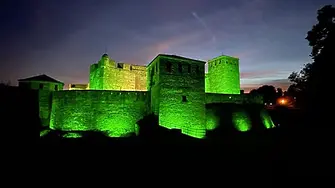 Фасадата на средновековната крепост „Баба Вида“ бе осветена в зелено за Европейския ден на донорството