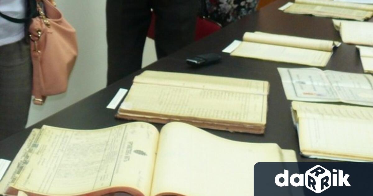 Като професионален празник на архивистите 10 октомври започва да се