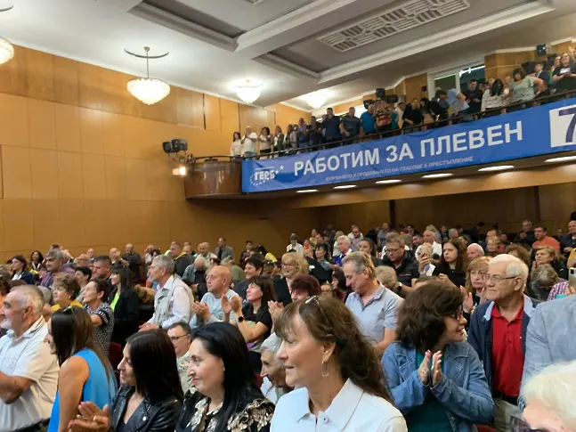 Бойко Борисов в Плевен: Ако изберете д-р Валентин Христов за кмет, ще има и стадион, и зала, и "Хемус"