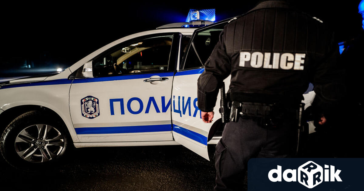 Полицай е ранен в махалата на Казанлък. Около 15:30 ч.