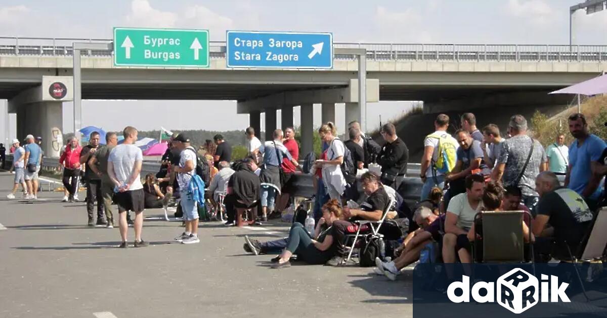 Блокадата на магистрала Тракия продължава и днес Протестиращите миньори и