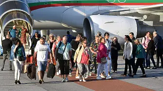 България върна от Израел 92 българи и един хърватин с правителствения самолет, ще има втори полет (снимки)