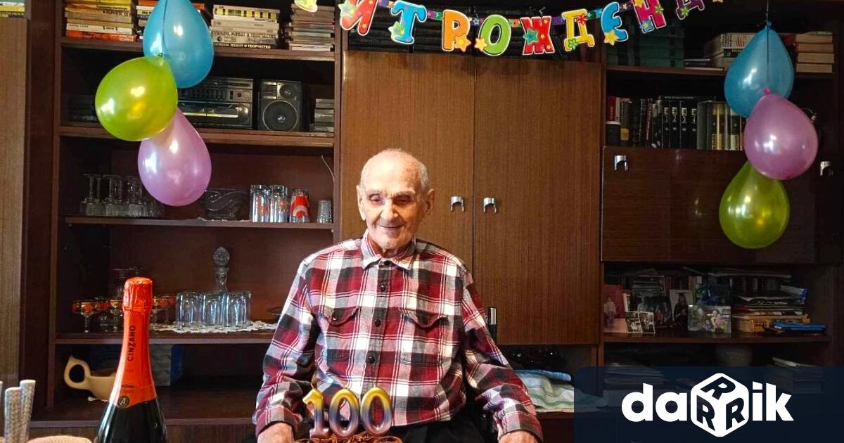 Плевенчанинът Стефан Димитров Маджунков навърши днес 100 години Юбилярят е роден