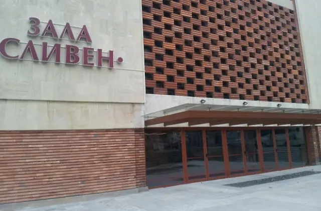 Националният конкурс „Славеи пеят край Сливен“ събира млади таланти от страната