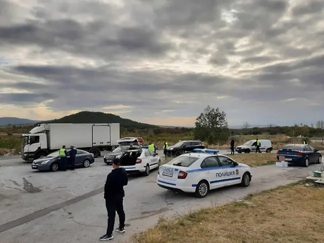 Полиция проверява всички автомобили на магистрала „Тракия“