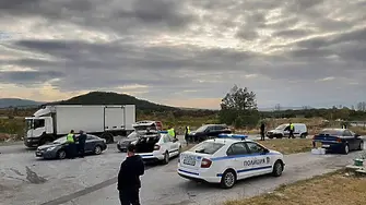 Полиция проверява всички автомобили на магистрала „Тракия“
