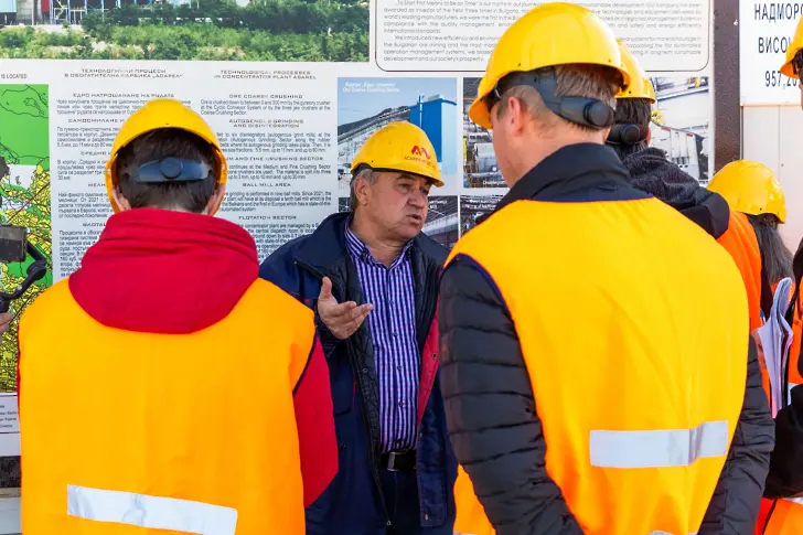 Студенти от най-стария минен университет в света посетиха „Асарел-Медет“