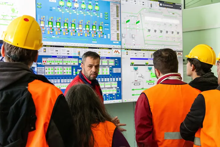 Студенти от най-стария минен университет в света посетиха „Асарел-Медет“