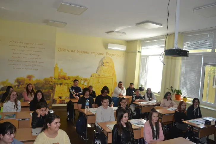 В Белене официално откриха обновения интериор на СУ „Димчо Дебелянов“ 