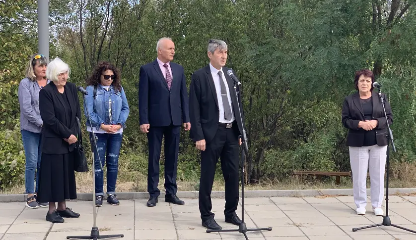  Oт днес алеята към Панорамата официално носи името на Андрей Романов/СНИМКИ/