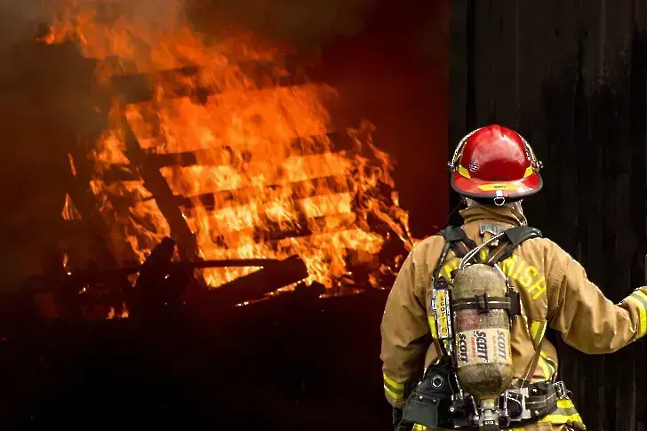 Възрастен мъж почина при опит да потуши пожар