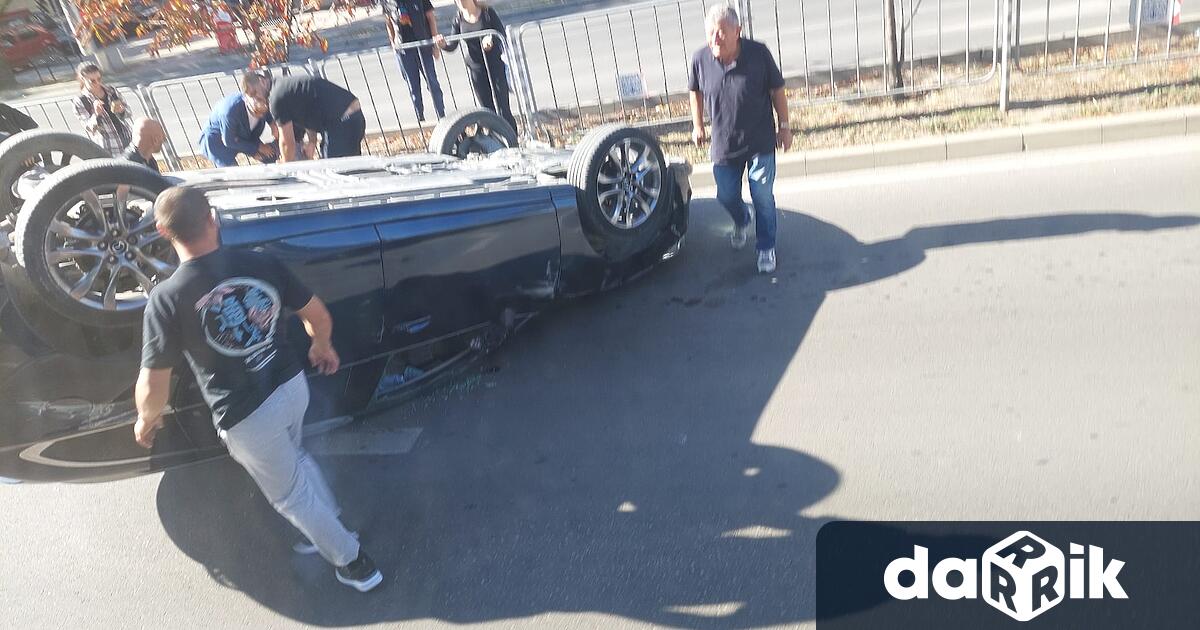 Кола се преобърна на центъра на Варна Инцидентът е станал