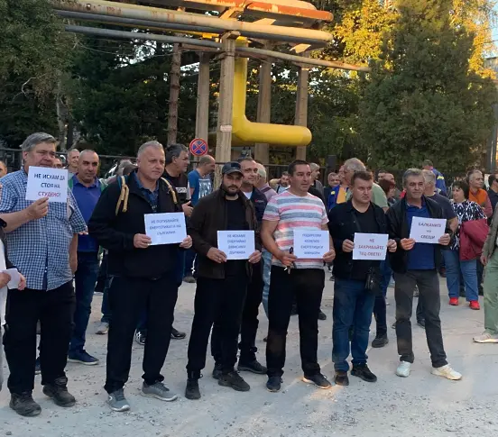С мирен протест, служители в Топлофикация - Плевен подкрепиха енергетиците от Марица - Изток