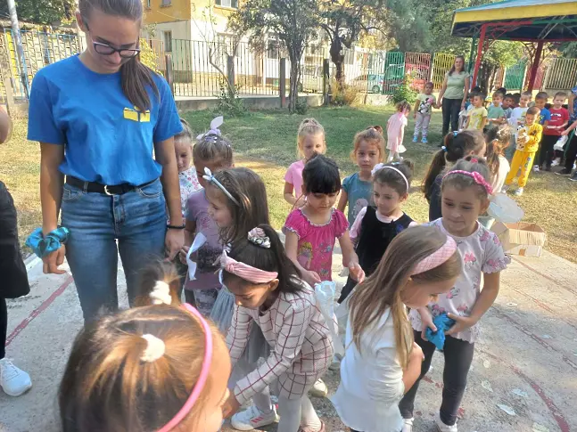 Младите червенокръстци в Ловеч с интерактивни игри обучения по първа помощ и разделно сметосъбиране