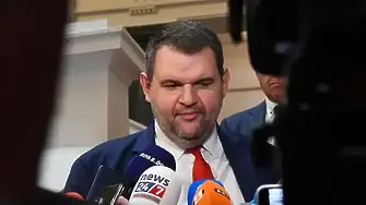 От редови депутат до шеф: Пеевски вече е съпредседател на ПГ на ДПС