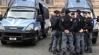 Евакуираха еврейско училище в Рим след бомбена заплаха (снимки)