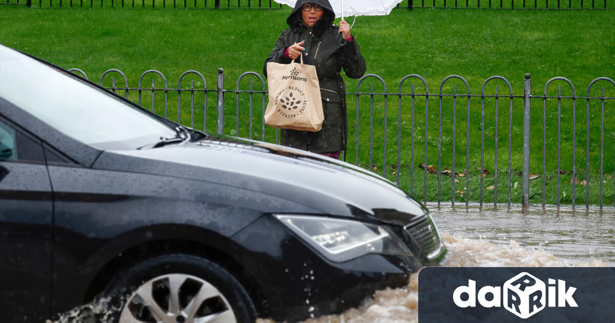 Испания: Проливни дъждове удариха Сантяго де Компостела - Наводнени пътища,