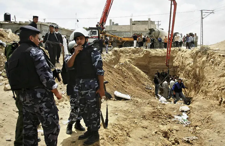 Тунелите на „Хамас“ под Газа: Убежище за оръжия, бойци и заложници (видео и снимки)