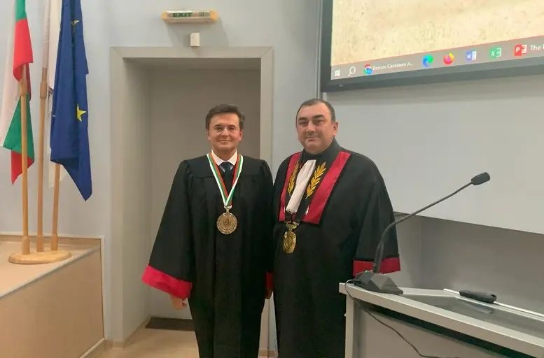 Ректорът на МУ-Плевен проф. Добромир Димитров връчи званието Доктор хонорис кауза на проф. д-р Цветомир Луканов