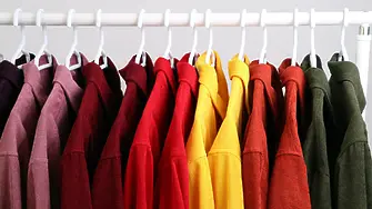 Как да съчетаваме правилно дрехите си според цвета им