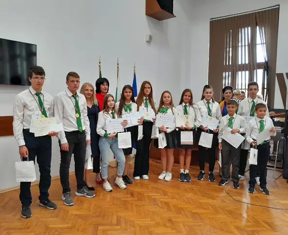 Наградиха най-добрите млади видинчани, участвали в Димитровденското математическо състезание 