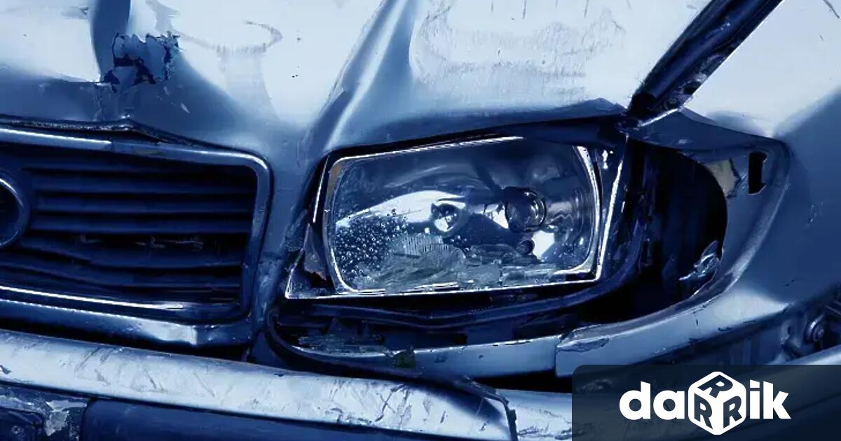 Автомобил управляван от12 годишно момче катастрофира в Търговишко предаде БТА При инцидента