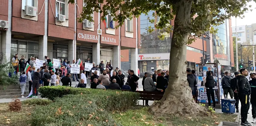 Протест в Плевен с искане за безпристрастност на съда по дело за опит за умишлено убийство 