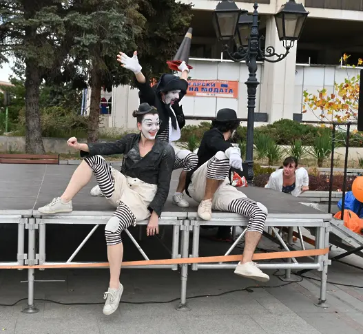  Арт работилница и спектакъл-клоунада за децата от Видин
