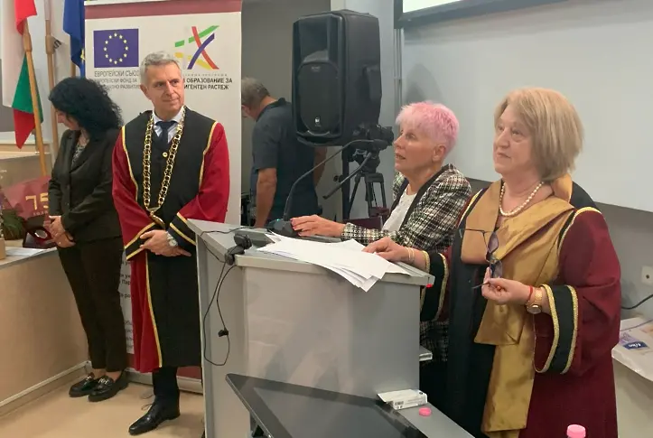 Медицински колеж - Плевен тържествено отбеляза 75 г. от основаването си/СНИМКИ/