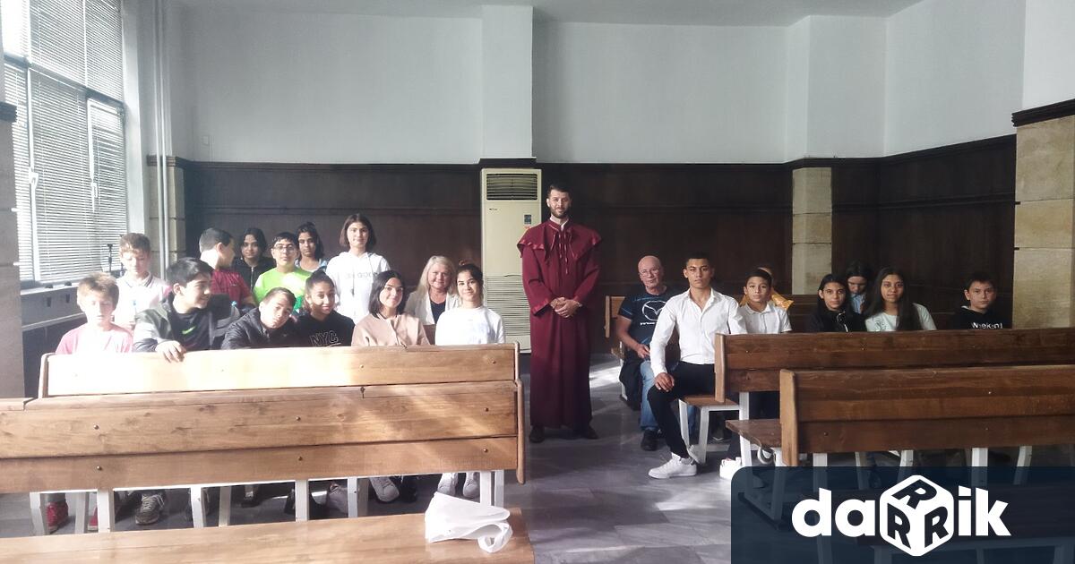 Ученици от ОУ Христо Смирненски“ гостуваха на Прокуратурата в Добрич