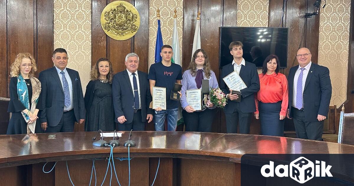 Трима възпитаници на русенски училища бяха удостоени с награда Русе 21