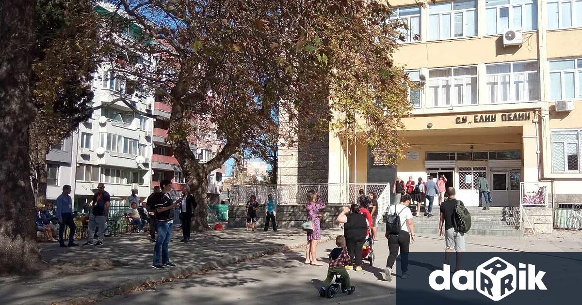 27 54 е избирателната активност в община Варна към 16 00