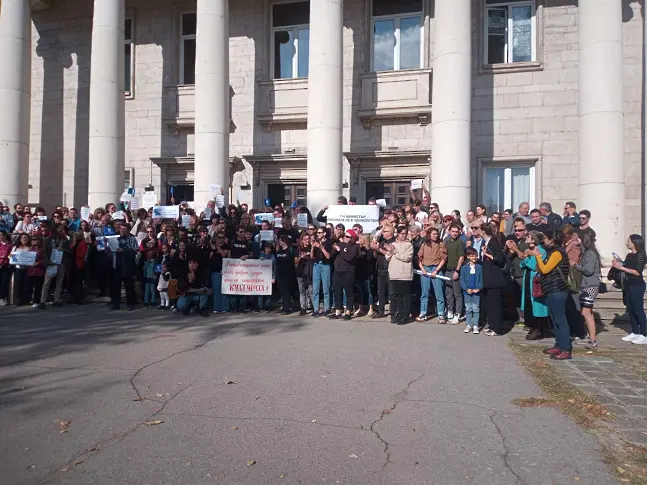 Русенски културни дейци излязоха на протест 