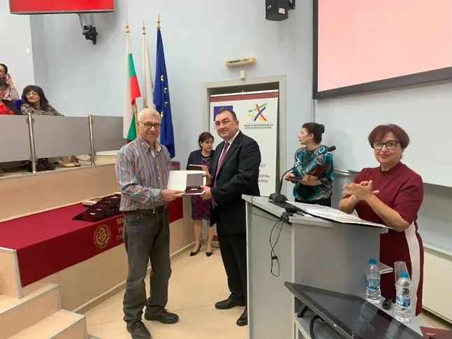 С тържествена церемония МУ-Плевен отбеляза 49 г. от създаването си/СНИМКИ/