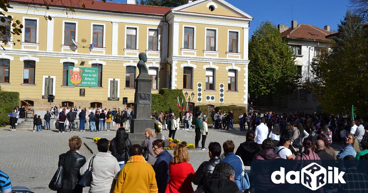 Поредицата от тържествени събития в Котел започнаха сритуал на гвардейския