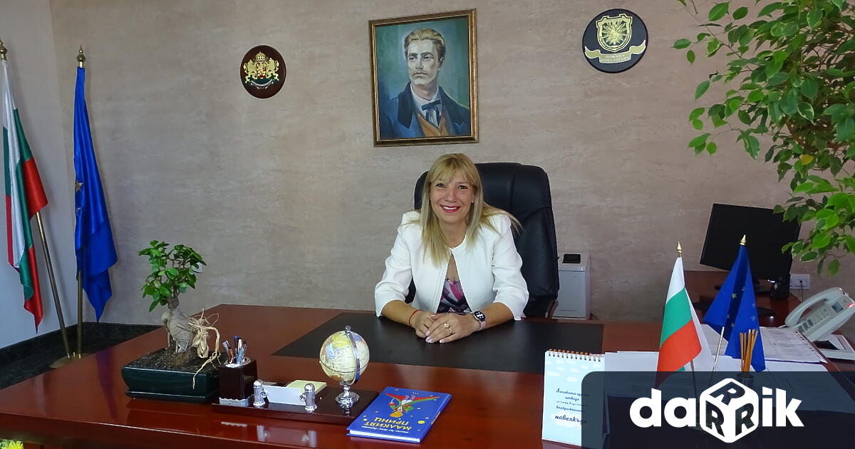 В Нова Загора досегашният кмет от ГЕРБ Галя Захариева печели